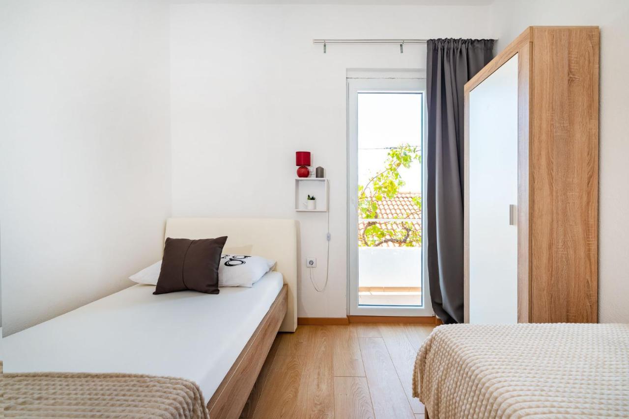 Apartment Maia Lena For Family Jasenice  Extérieur photo
