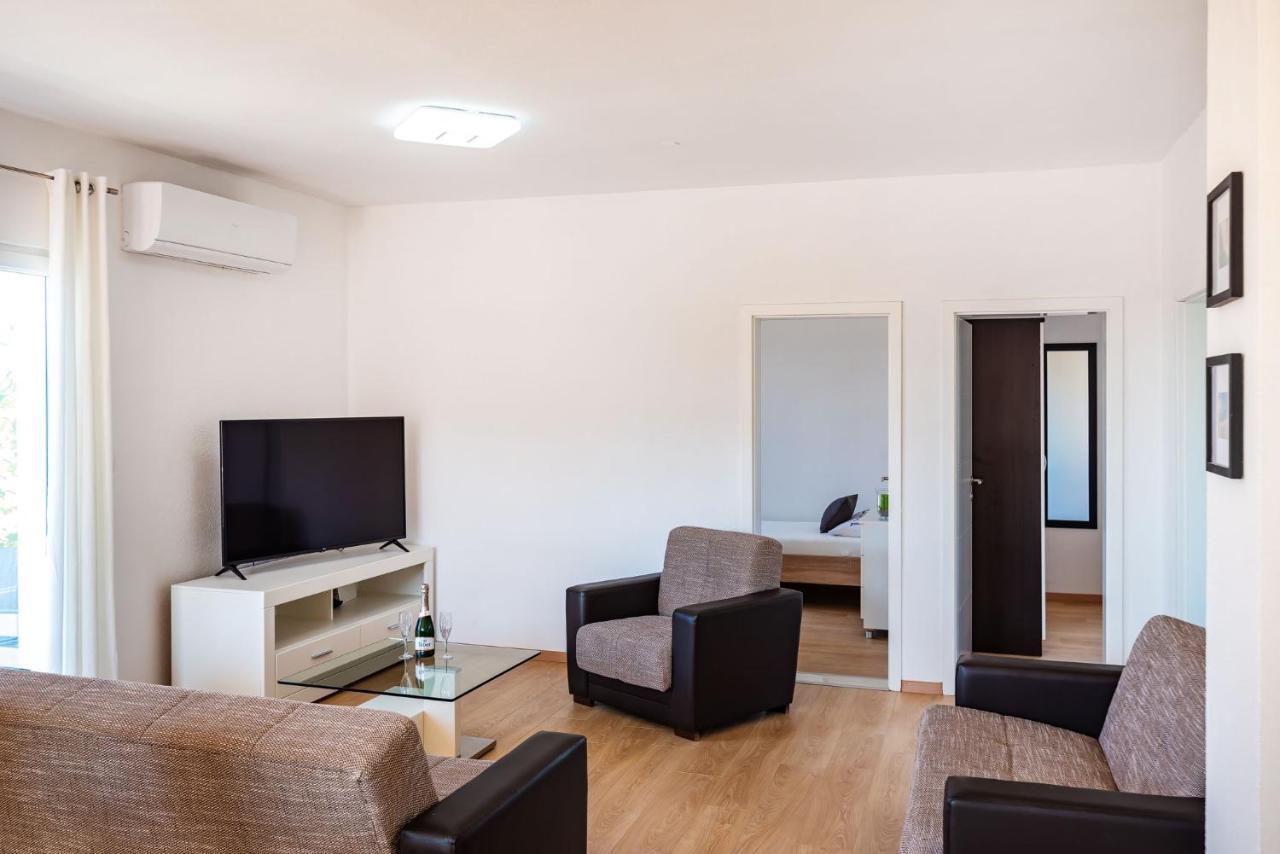 Apartment Maia Lena For Family Jasenice  Extérieur photo